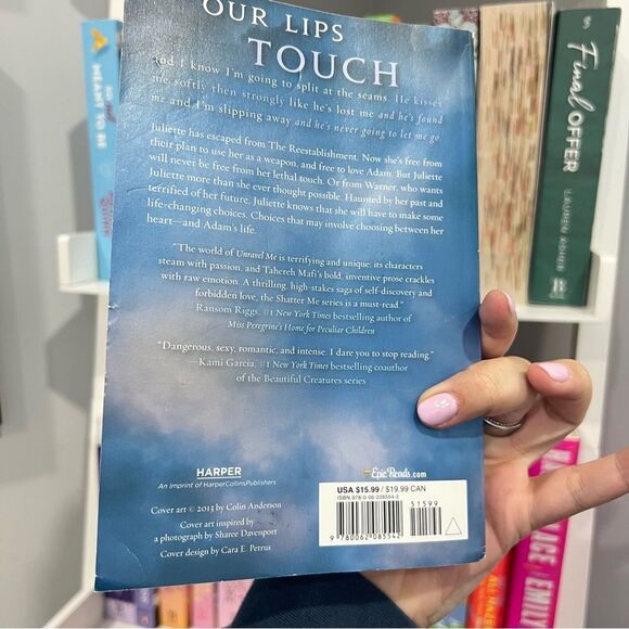 3/$25 Unravel Me Tahereh Mafi (Shatter Me #2) Book - Picture 2 of 3